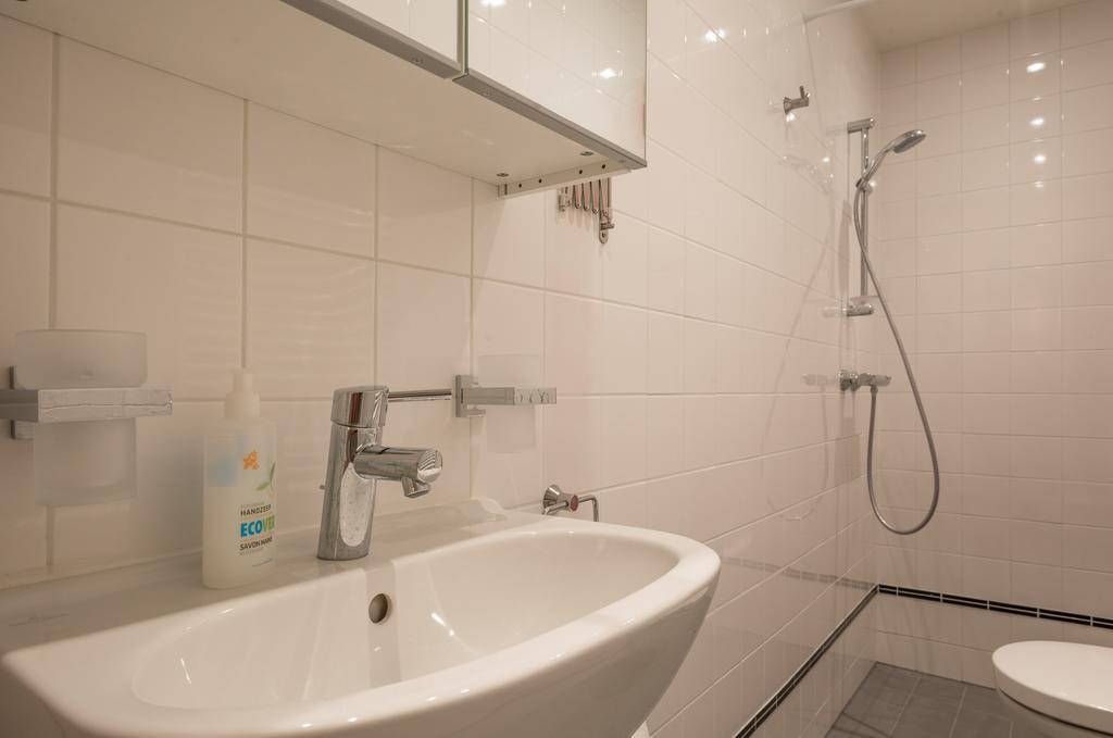 Canal View Amsterdam Apartment Bagian luar foto